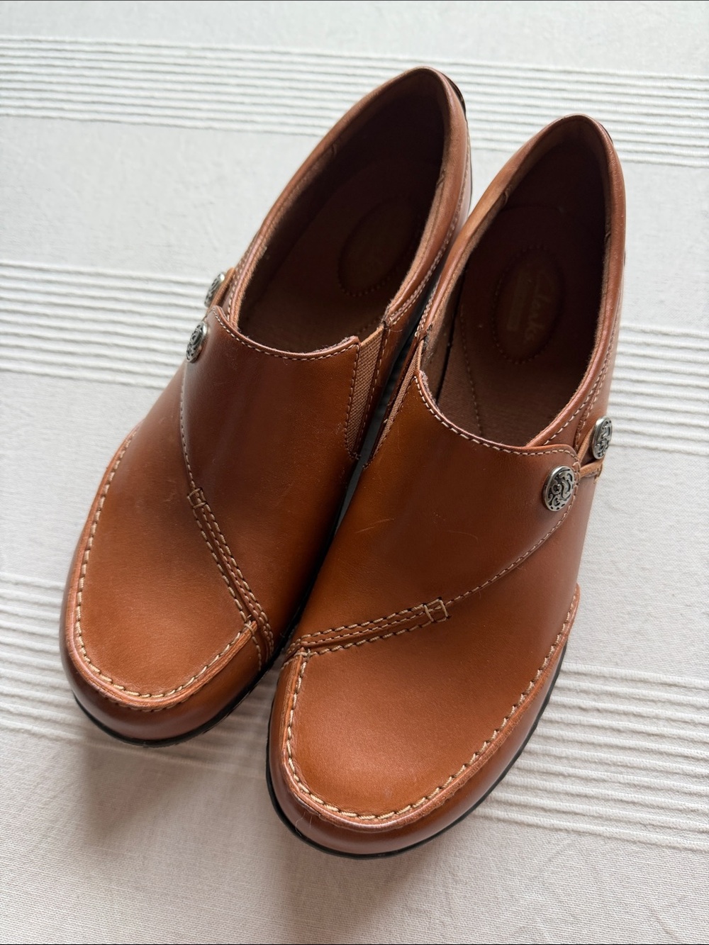 Clarks Women's Tan Leather Slip-On Loafers